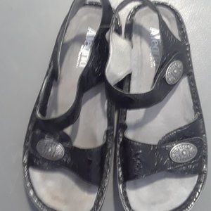 Perfect vacation/cruise accessory NEW VIE  ALEGRIA confort.sandals. size 38